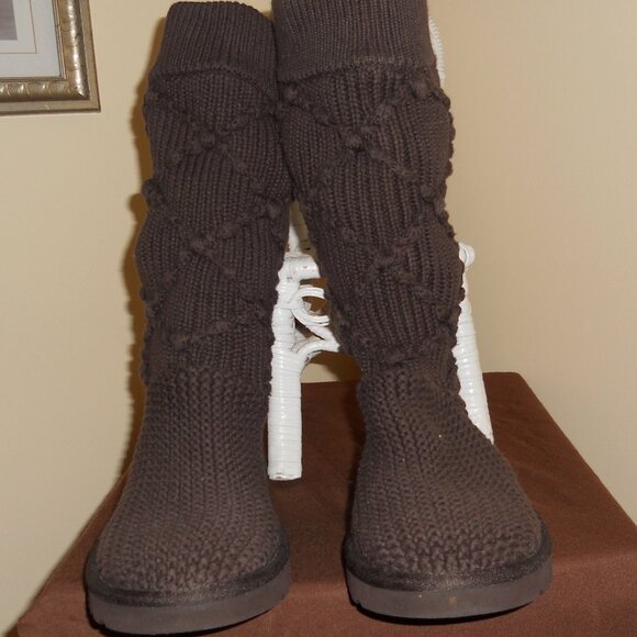 Ugg 7 Classic Brown Argyle Cabled Knit Boots SN 5879 - Picture 2 of 8